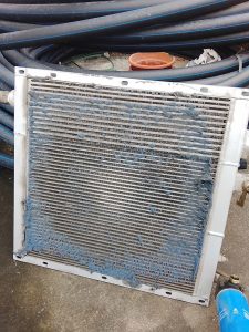 két tản nhiệt của khách hàng bị dính màng sơn dần đến nhiệt độ cao liên tục