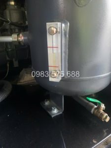 Thay dầu máy nén khí BK30-10G, dầu thay xong rất trong